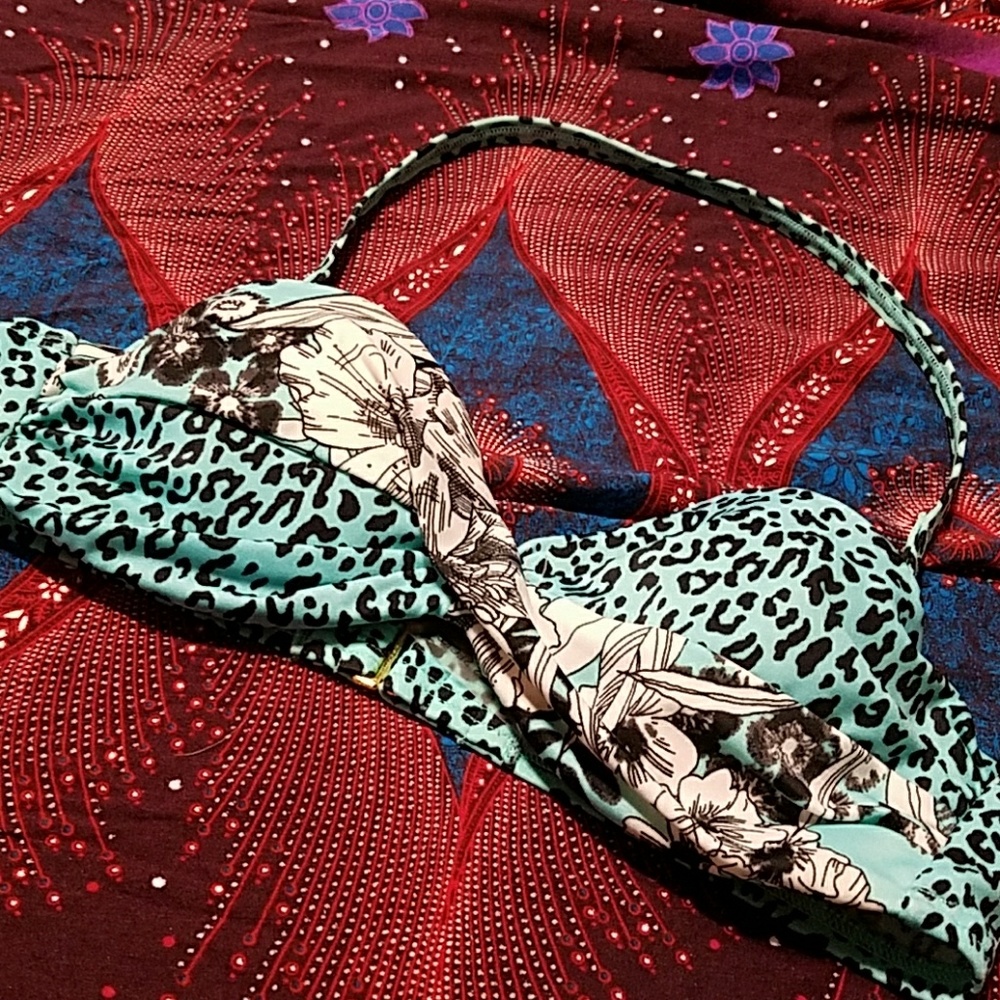 VS  leopard floral Bikini Top 32A